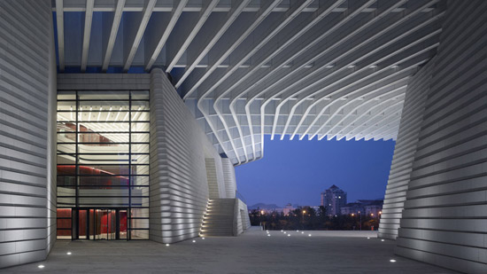 [تصویر:  2011-4-6-Qingdao-Grand-Theater-Building-03.jpg]