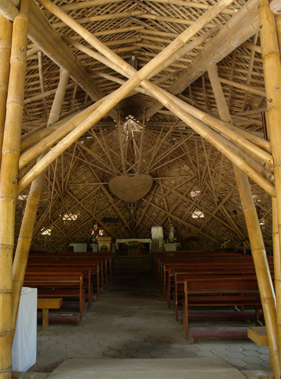 [تصویر:  2011-5-3-Bamboo-Church-by-Eugenius-Pradipto-05.jpg]