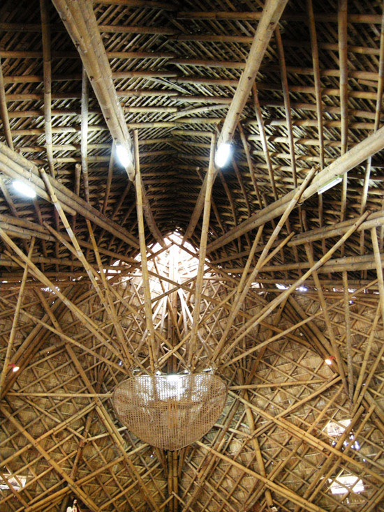 [تصویر:  2011-5-3-Bamboo-Church-by-Eugenius-Pradipto-08.jpg]