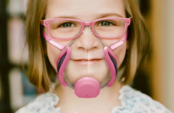 ماسک شفاف همراه با فن برای ورود هوای تصفیه شده